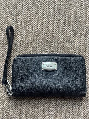 Michael Kors Black Pebbled Leather Zip Wristlet Wallet